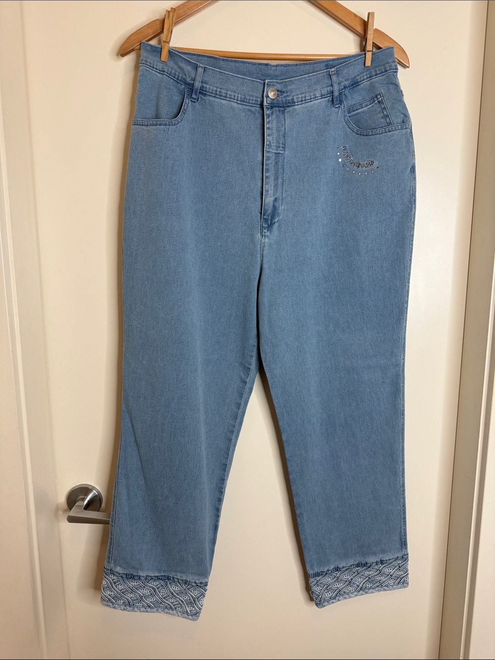 High-Rise Light Blue Women's Straight Jeans with Embroidered Cuff